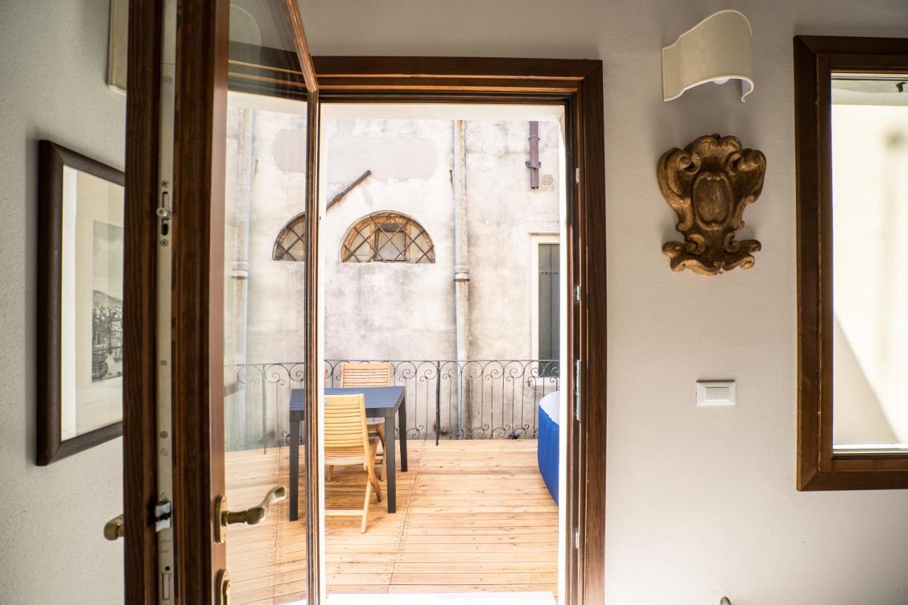 Casa Virginia Direct At The Canal Cannaregio With Own Roof Terrace Venice Exterior photo